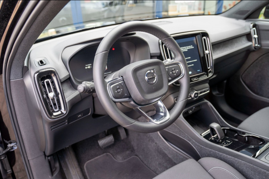 Volvo C40 Recharge Core 69 kWh|Prijs rijklaar incl. 12 mnd garantie|LMV DAB Carplay Camera PDC Panodak