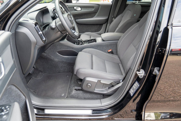 Volvo C40 Recharge Core 69 kWh|Prijs rijklaar incl. 12 mnd garantie|LMV DAB Carplay Camera PDC Panodak
