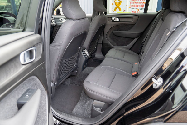 Volvo C40 Recharge Core 69 kWh|Prijs rijklaar incl. 12 mnd garantie|LMV DAB Carplay Camera PDC Panodak