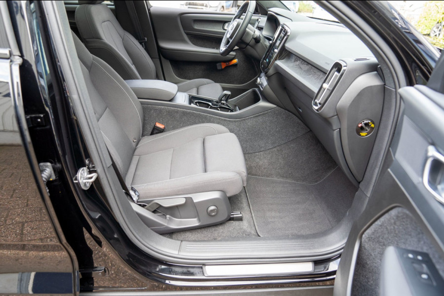 Volvo C40 Recharge Core 69 kWh|Prijs rijklaar incl. 12 mnd garantie|LMV DAB Carplay Camera PDC Panodak