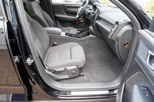 Volvo C40 Recharge Core 69 kWh|Prijs rijklaar incl. 12 mnd garantie|LMV DAB Carplay Camera PDC Panodak