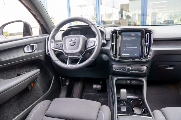 Volvo C40 Recharge Core 69 kWh|Prijs rijklaar incl. 12 mnd garantie|LMV DAB Carplay Camera PDC Panodak