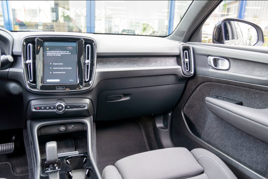 Volvo C40 Recharge Core 69 kWh|Prijs rijklaar incl. 12 mnd garantie|LMV DAB Carplay Camera PDC Panodak