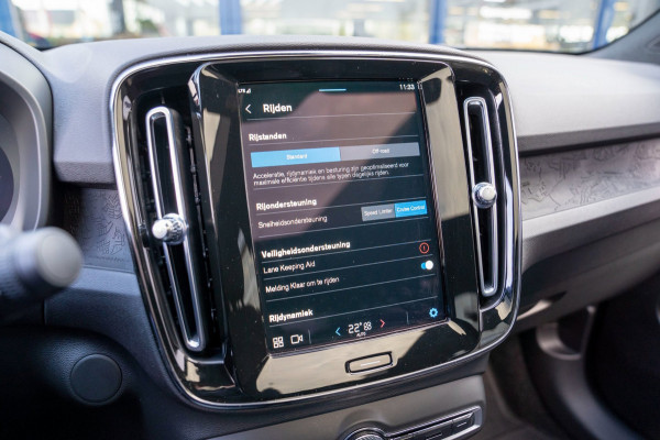 Volvo C40 Recharge Core 69 kWh|Prijs rijklaar incl. 12 mnd garantie|LMV DAB Carplay Camera PDC Panodak