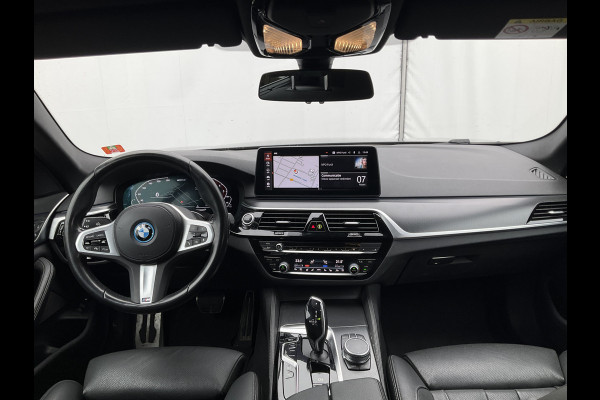 BMW 5 Serie Touring 530e M-Sport Leer Memory Laser Adapt.Cr Sfeer PHEV Business Edition Plus Plug-in