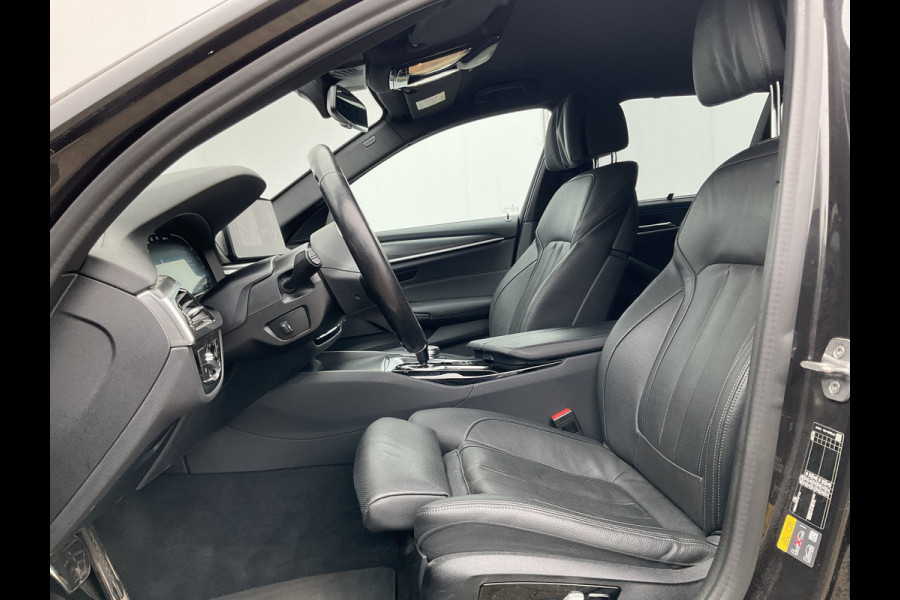 BMW 5 Serie Touring 530e M-Sport Leer Memory Laser Adapt.Cr Sfeer PHEV Business Edition Plus Plug-in
