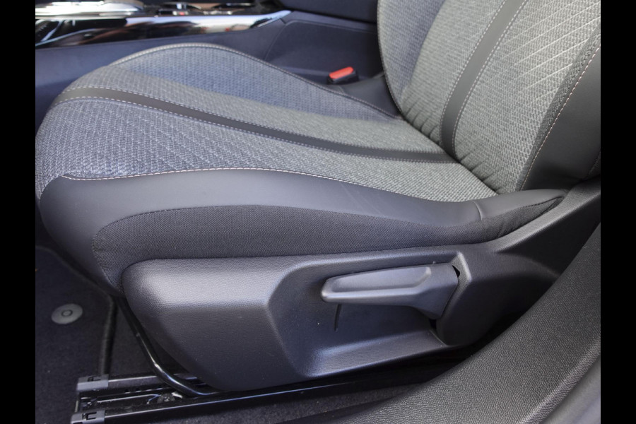 Peugeot 2008 1.2 PureTech 130pk Automaat Allure | DEMO ! | Navigatie | Apple Carplay/Android Auto | 360 camera | Parkeersensoren | Blind Spot Assist | Adaptive Cruise Control | Stoelverwarming | Getinte ramen | Climate Control