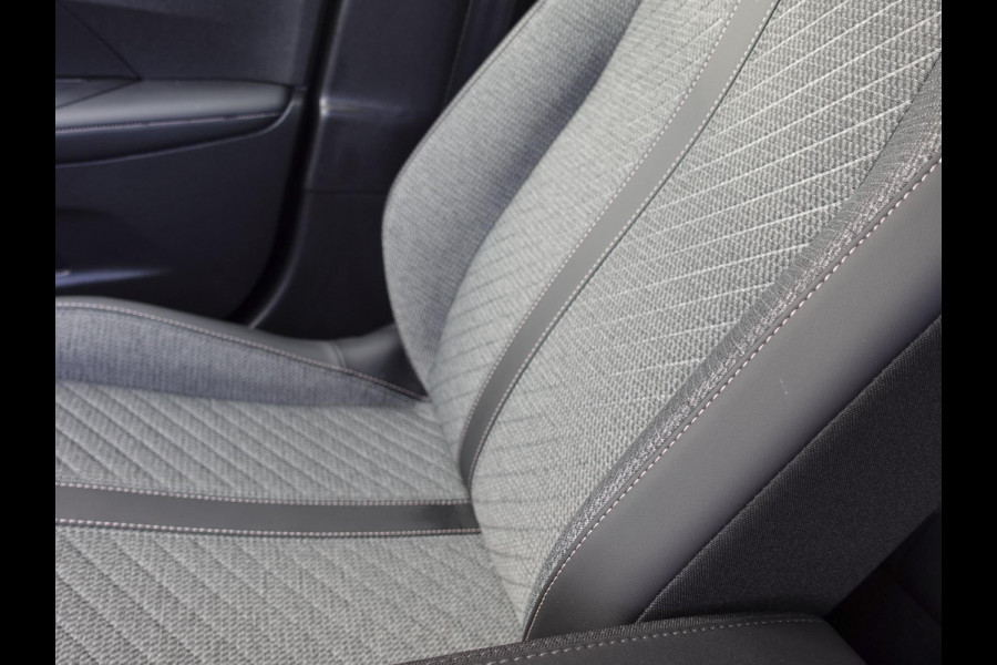 Peugeot 2008 1.2 PureTech 130pk Automaat Allure | DEMO ! | Navigatie | Apple Carplay/Android Auto | 360 camera | Parkeersensoren | Blind Spot Assist | Adaptive Cruise Control | Stoelverwarming | Getinte ramen | Climate Control