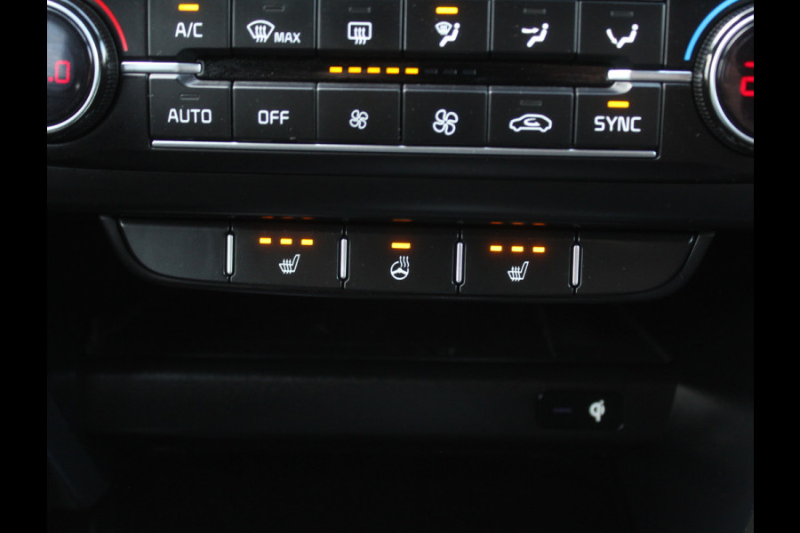 Kia ProCeed 1.5 T-GDi GT-Line CAMERA | CARPLAY | CLIMATE | STOEL/STUUR VERW | LED | LMV17 | 1/2LEER | NAVI | PANODAK | ADAP.CRUISE | ELEC.A.