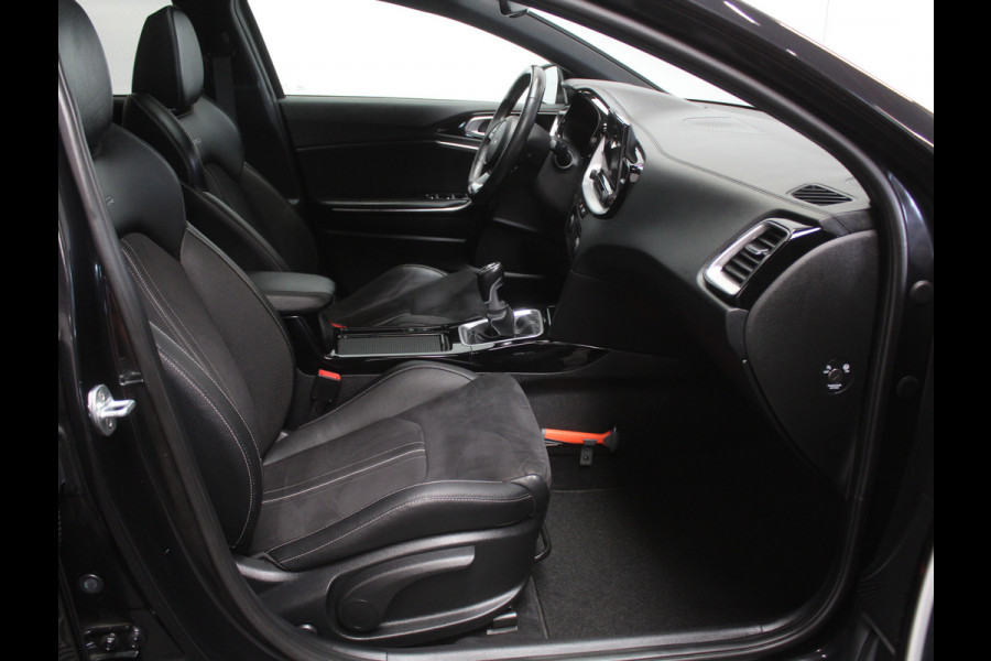 Kia ProCeed 1.5 T-GDi GT-Line CAMERA | CARPLAY | CLIMATE | STOEL/STUUR VERW | LED | LMV17 | 1/2LEER | NAVI | PANODAK | ADAP.CRUISE | ELEC.A.