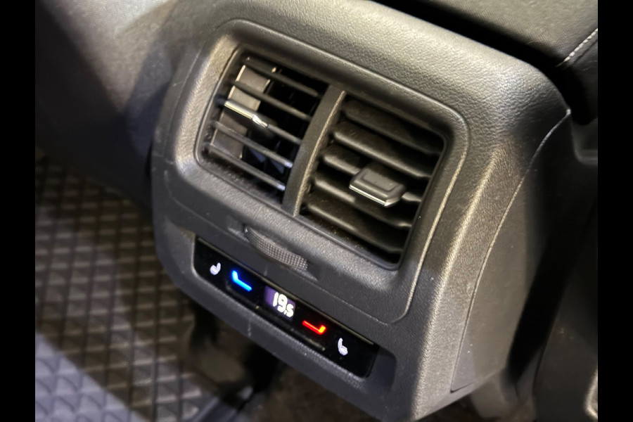 Volkswagen Touran 1.4 TSI Highline Business R 7p | Pano | Trekhaak | Stoel/Stuur verwarming | Camera | Carplay