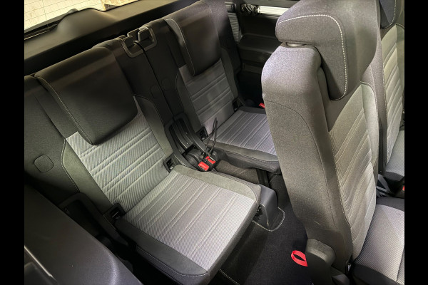 Volkswagen Touran 1.4 TSI Highline Business R 7p | Pano | Trekhaak | Stoel/Stuur verwarming | Camera | Carplay