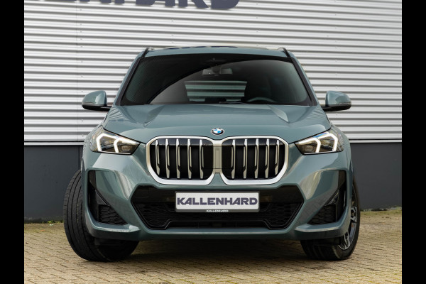 BMW X1 sDrive18i M-Sport - Pano - Trekhaak - Memoryzetel - Harman Kardon