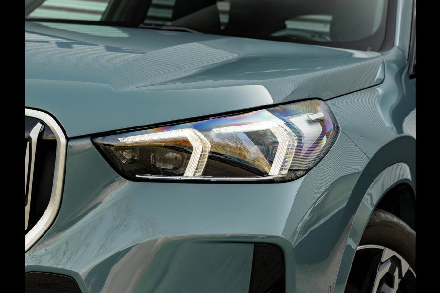 BMW X1 sDrive18i M-Sport - Pano - Trekhaak - Memoryzetel - Harman Kardon