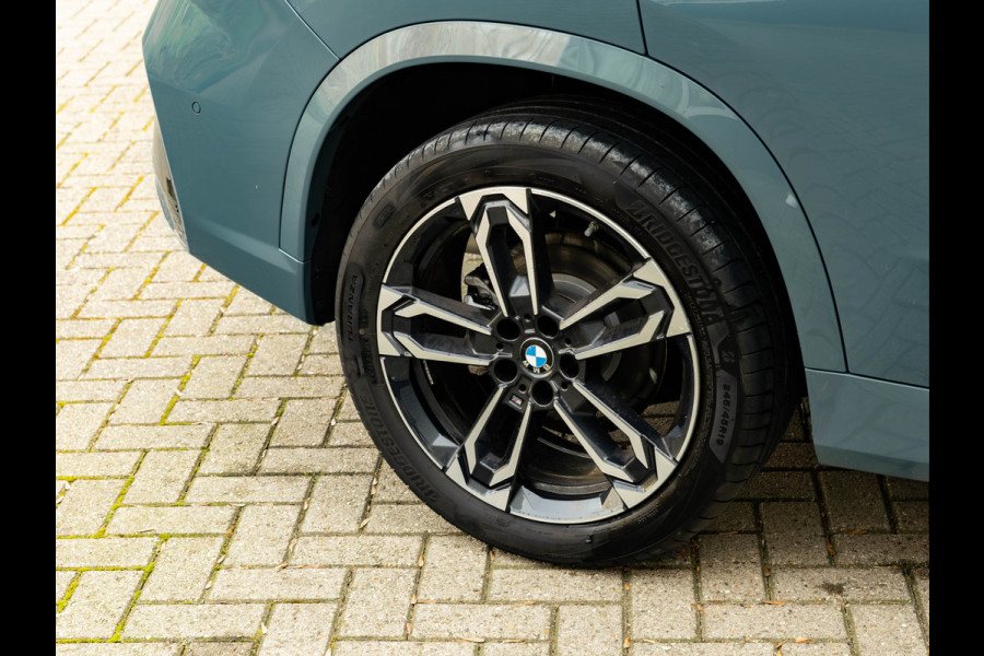 BMW X1 sDrive18i M-Sport - Pano - Trekhaak - Memoryzetel - Harman Kardon