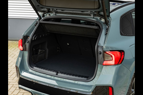 BMW X1 sDrive18i M-Sport - Pano - Trekhaak - Memoryzetel - Harman Kardon