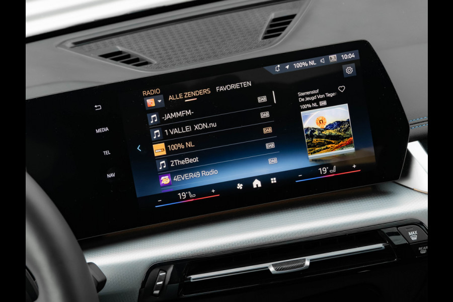 BMW X1 sDrive18i M-Sport - Pano - Trekhaak - Memoryzetel - Harman Kardon