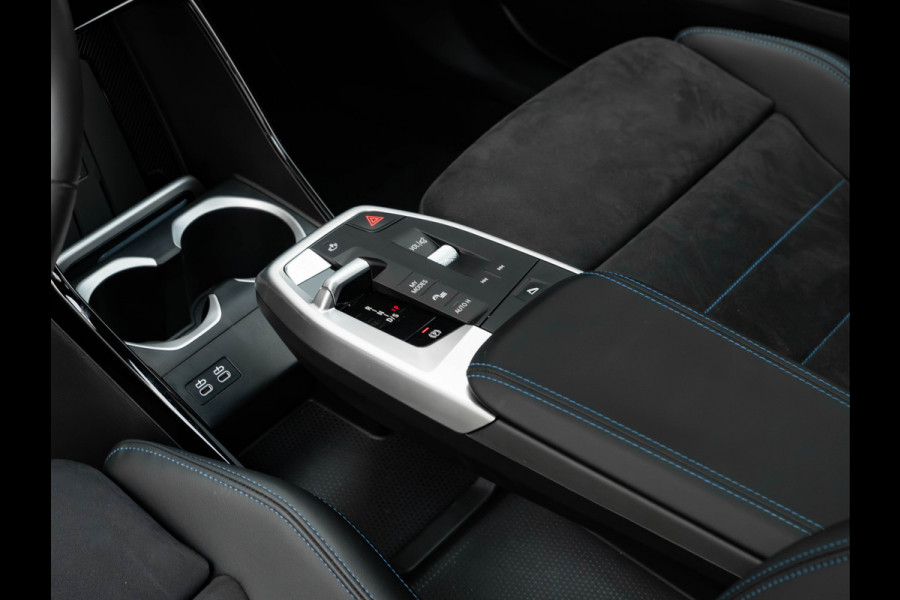 BMW X1 sDrive18i M-Sport - Pano - Trekhaak - Memoryzetel - Harman Kardon