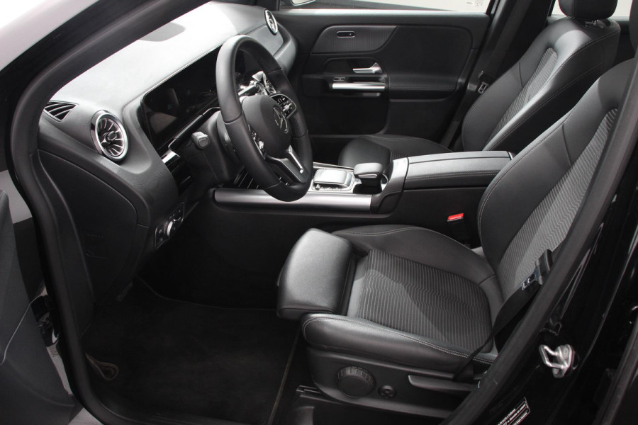Mercedes-Benz GLA 200 163pk DCT Premium Plus | Navigatie | Parkeersensoren | Camera | Elektrische achterklep | Elektrisch Panorama dak | Cruise Control | Virtual Cockpit | Stoelverwarming | Sfeerverlichting | Climate Control