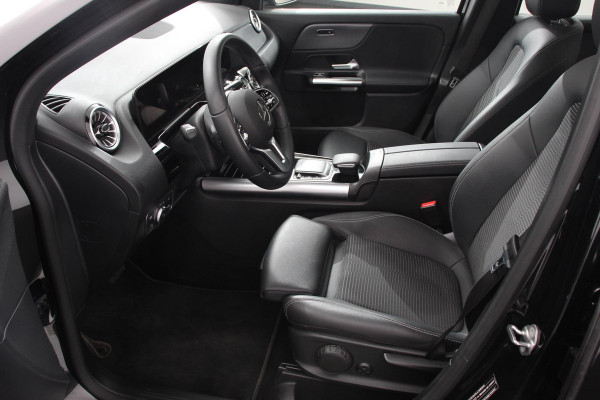 Mercedes-Benz GLA 200 163pk DCT Premium Plus | Navigatie | Parkeersensoren | Camera | Elektrische achterklep | Elektrisch Panorama dak | Cruise Control | Virtual Cockpit | Stoelverwarming | Sfeerverlichting | Climate Control
