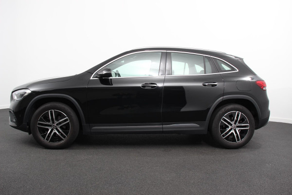 Mercedes-Benz GLA 200 163pk DCT Premium Plus | Navigatie | Parkeersensoren | Camera | Elektrische achterklep | Elektrisch Panorama dak | Cruise Control | Virtual Cockpit | Stoelverwarming | Sfeerverlichting | Climate Control