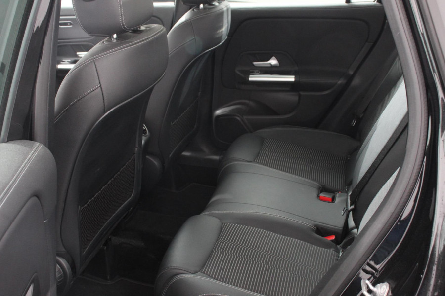 Mercedes-Benz GLA 200 163pk DCT Premium Plus | Navigatie | Parkeersensoren | Camera | Elektrische achterklep | Elektrisch Panorama dak | Cruise Control | Virtual Cockpit | Stoelverwarming | Sfeerverlichting | Climate Control
