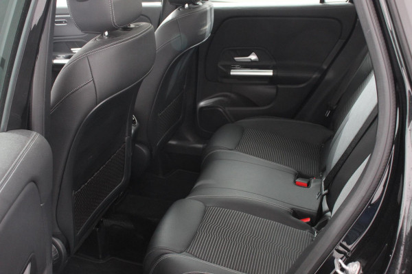 Mercedes-Benz GLA 200 163pk DCT Premium Plus | Navigatie | Parkeersensoren | Camera | Elektrische achterklep | Elektrisch Panorama dak | Cruise Control | Virtual Cockpit | Stoelverwarming | Sfeerverlichting | Climate Control