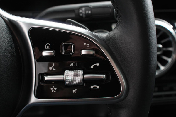 Mercedes-Benz GLA 200 163pk DCT Premium Plus | Navigatie | Parkeersensoren | Camera | Elektrische achterklep | Elektrisch Panorama dak | Cruise Control | Virtual Cockpit | Stoelverwarming | Sfeerverlichting | Climate Control