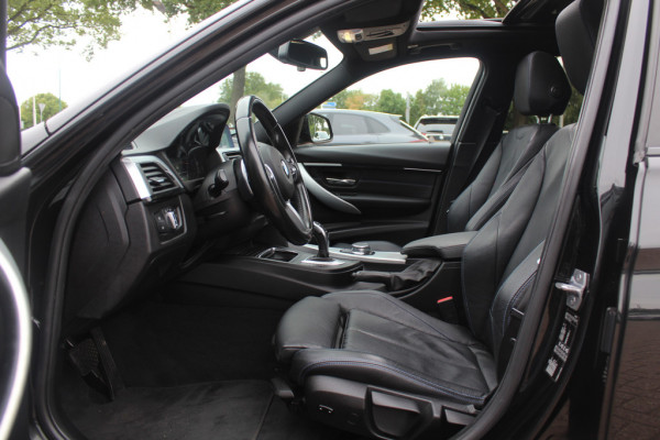 BMW 3 Serie Touring 320i M Sport Edition / Panoramadak / Camera / Head-up / Leder / Keyless / 18'' / Navigatie / Stoelverwarming / DAB / Cruise Control