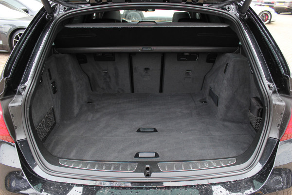 BMW 3 Serie Touring 320i M Sport Edition / Panoramadak / Camera / Head-up / Leder / Keyless / 18'' / Navigatie / Stoelverwarming / DAB / Cruise Control