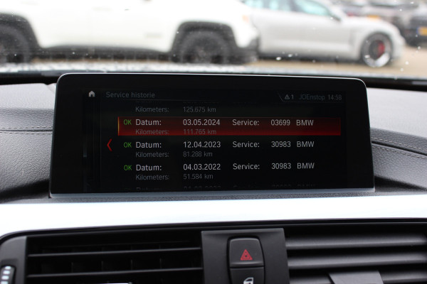 BMW 3 Serie Touring 320i M Sport Edition / Panoramadak / Camera / Head-up / Leder / Keyless / 18'' / Navigatie / Stoelverwarming / DAB / Cruise Control