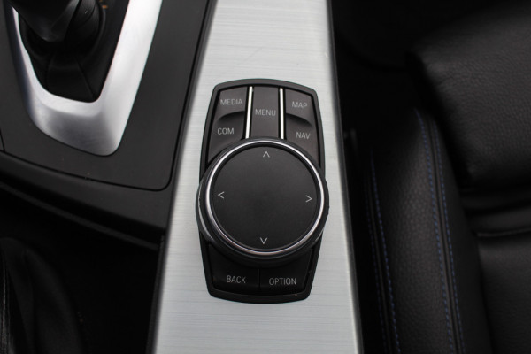 BMW 3 Serie Touring 320i M Sport Edition / Panoramadak / Camera / Head-up / Leder / Keyless / 18'' / Navigatie / Stoelverwarming / DAB / Cruise Control