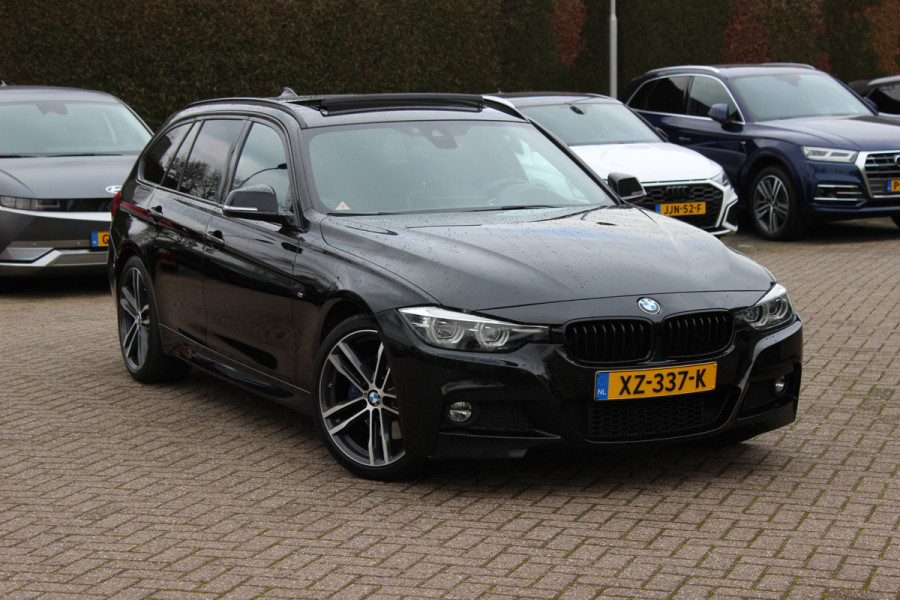 BMW 3 Serie Touring 320i M Sport Edition / Panoramadak / Camera / Head-up / Leder / Keyless / 18'' / Navigatie / Stoelverwarming / DAB / Cruise Control