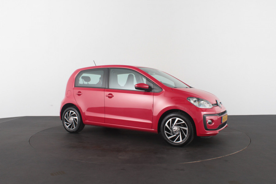Volkswagen up! 1.0 BMT move Cruise control/15 inch velgen/parkeersensor...