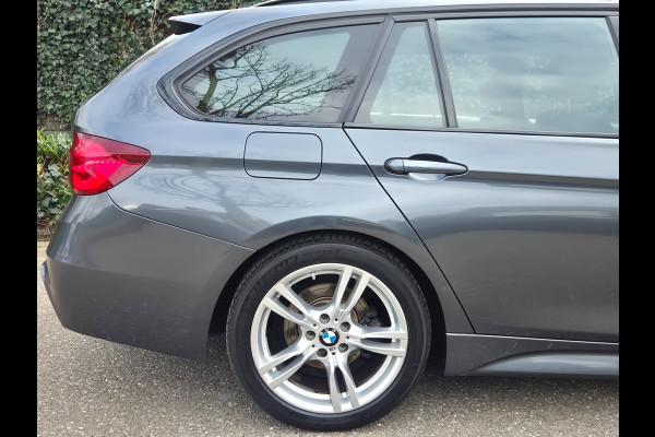 BMW 3 Serie Touring M Sport virtual Dash Nbt EVO Id6 Navi Apple CarPlay Corporate Lease