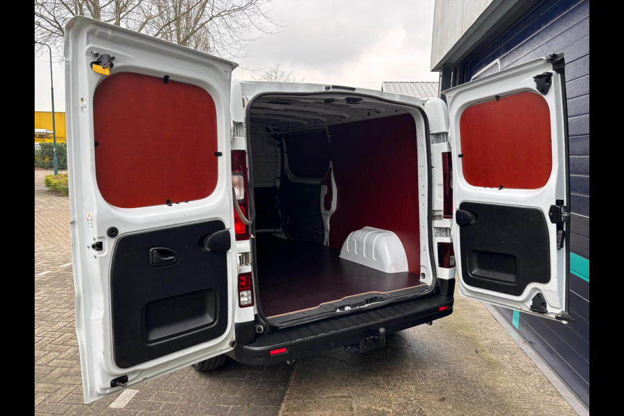 Renault Trafic T30 L2H1 150PK AUTOMAAT RED EDITION LED AIRCO CRUISE CONTROL CAMERA NAVIGATIE CARPLAY TREKHAAK