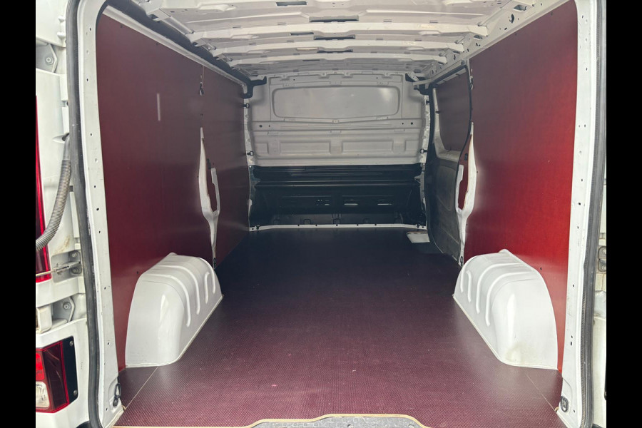 Renault Trafic T30 L2H1 150PK AUTOMAAT RED EDITION LED AIRCO CRUISE CONTROL CAMERA NAVIGATIE CARPLAY TREKHAAK