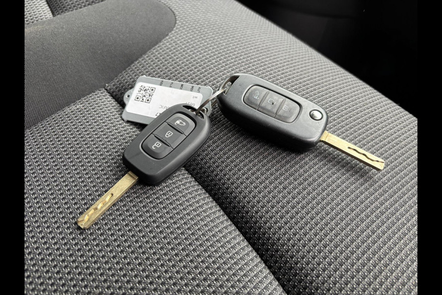 Renault Trafic T30 L2H1 150PK AUTOMAAT RED EDITION LED AIRCO CRUISE CONTROL CAMERA NAVIGATIE CARPLAY TREKHAAK