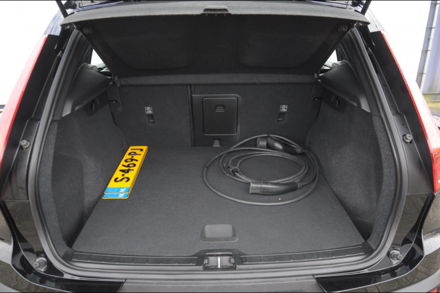 Volvo XC40 231PK Automaat Recharge Single motor Core / Leder interieur / Parkeersensoren met camera / Stoel - en stuurwielverwarming / Apple carplay / Bluetooth / Google infotainment / All seasonbanden