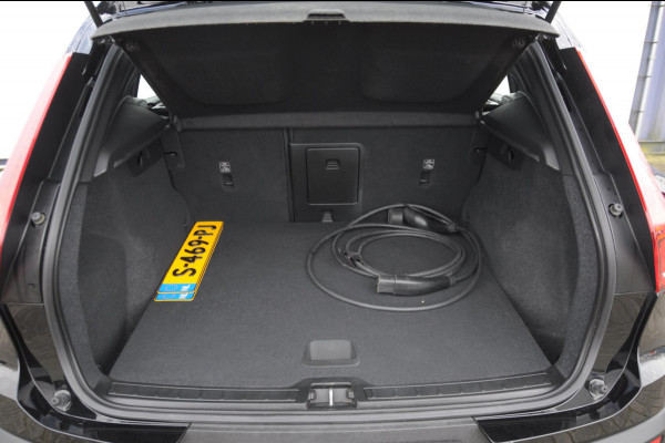Volvo XC40 231PK Automaat Recharge Single motor Core / Leder interieur / Parkeersensoren met camera / Stoel - en stuurwielverwarming / Apple carplay / Bluetooth / Google infotainment / All seasonbanden