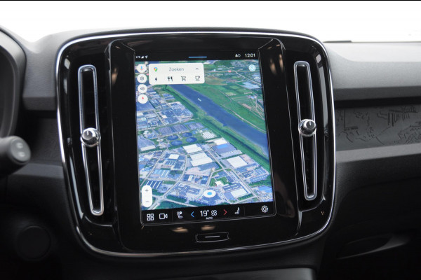 Volvo XC40 231PK Automaat Recharge Single motor Core / Leder interieur / Parkeersensoren met camera / Stoel - en stuurwielverwarming / Apple carplay / Bluetooth / Google infotainment / All seasonbanden
