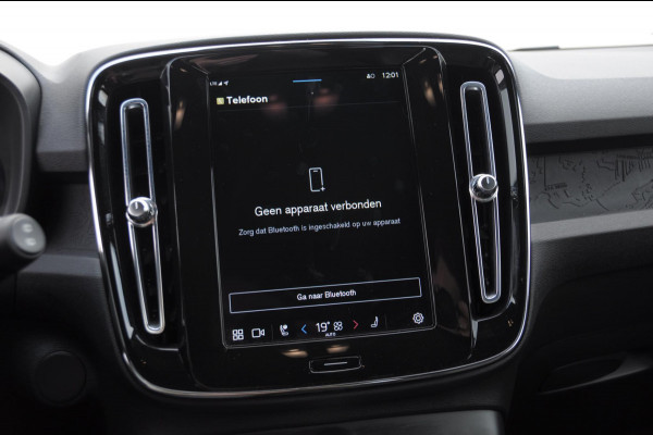 Volvo XC40 231PK Automaat Recharge Single motor Core / Leder interieur / Parkeersensoren met camera / Stoel - en stuurwielverwarming / Apple carplay / Bluetooth / Google infotainment / All seasonbanden