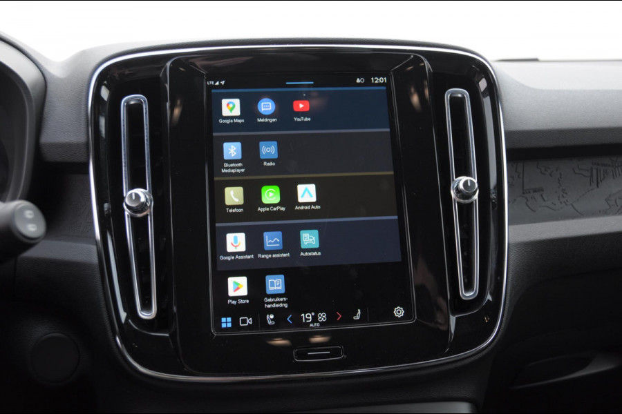Volvo XC40 231PK Automaat Recharge Single motor Core / Leder interieur / Parkeersensoren met camera / Stoel - en stuurwielverwarming / Apple carplay / Bluetooth / Google infotainment / All seasonbanden