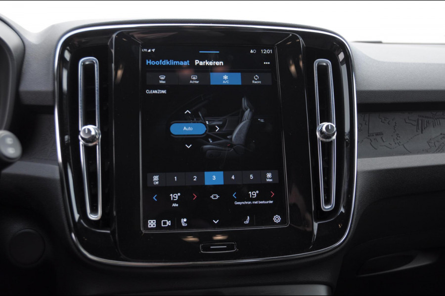 Volvo XC40 231PK Automaat Recharge Single motor Core / Leder interieur / Parkeersensoren met camera / Stoel - en stuurwielverwarming / Apple carplay / Bluetooth / Google infotainment / All seasonbanden