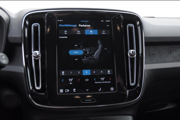 Volvo XC40 231PK Automaat Recharge Single motor Core / Leder interieur / Parkeersensoren met camera / Stoel - en stuurwielverwarming / Apple carplay / Bluetooth / Google infotainment / All seasonbanden