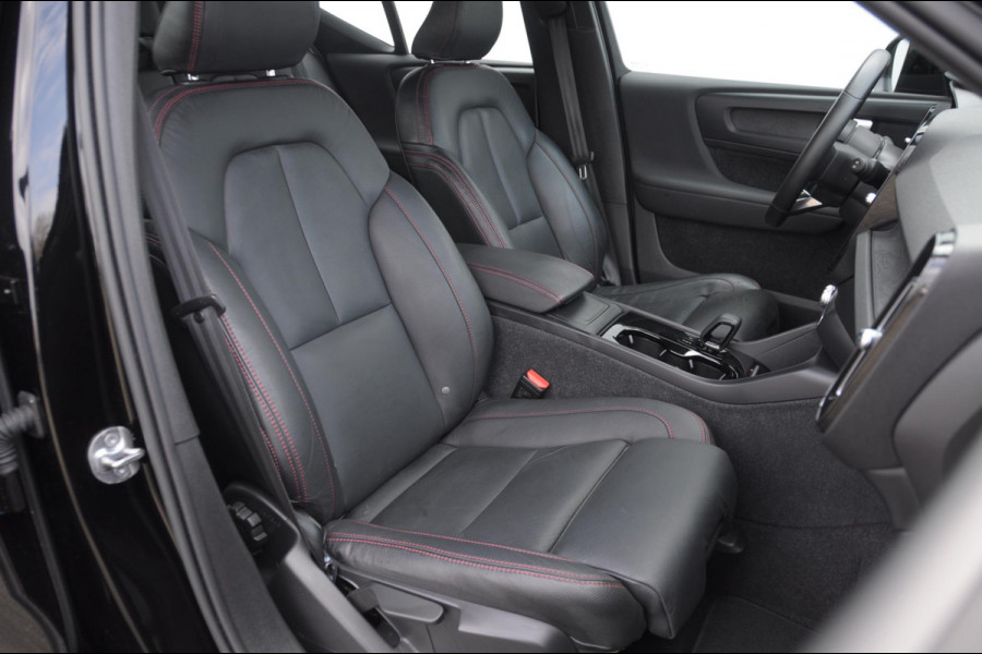 Volvo XC40 231PK Automaat Recharge Single motor Core / Leder interieur / Parkeersensoren met camera / Stoel - en stuurwielverwarming / Apple carplay / Bluetooth / Google infotainment / All seasonbanden