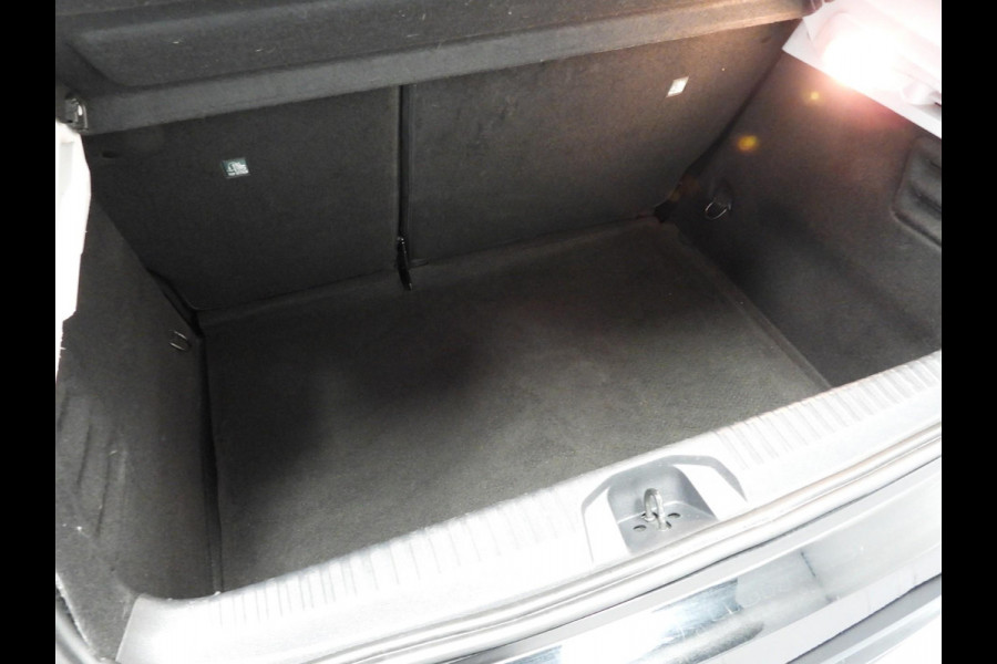 Renault Clio 1.0 TCe Intens NAVI/CLIMA/CRUISE/LED/16"LMV!