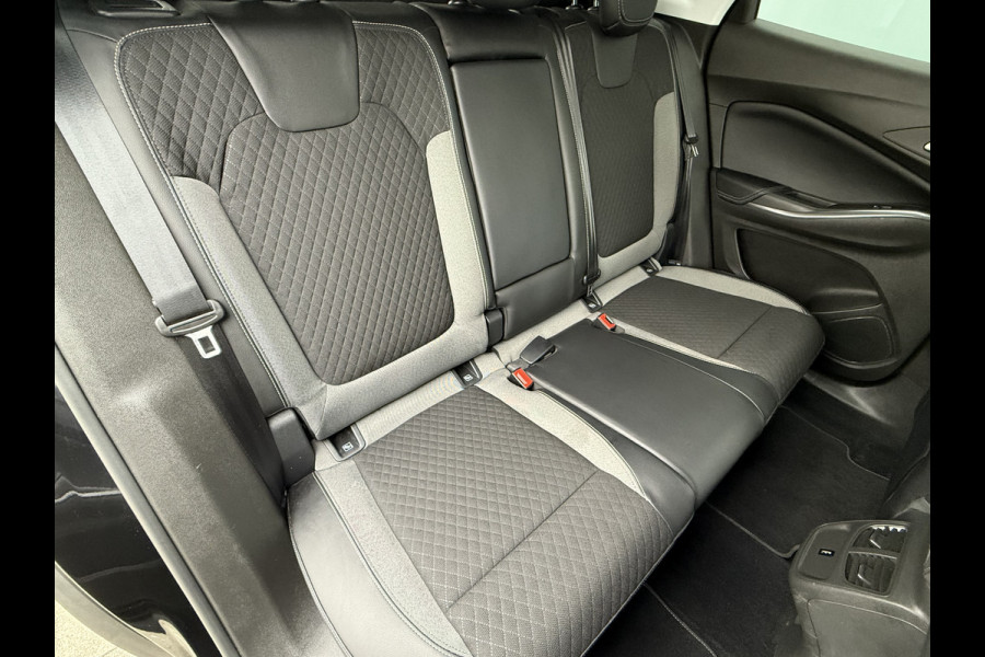 Opel Grandland X BWJ 2021 | 1.2T 131PK Bus Executive | TREKHAAK | CAMERA A | NAVI | CLIMA | PDC 2X | CARPLAY | LMV | PRIVACY GLASS