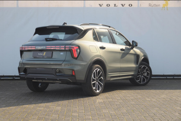 Lynk & Co 01 276PK Automaat Core / Adaptieve cruise control / Stoel - en stuurwielverarming / Parkeersensoren met camera / Apple carplay / Trekhaak / Metallic lak / 19" lichtmetalen velgen