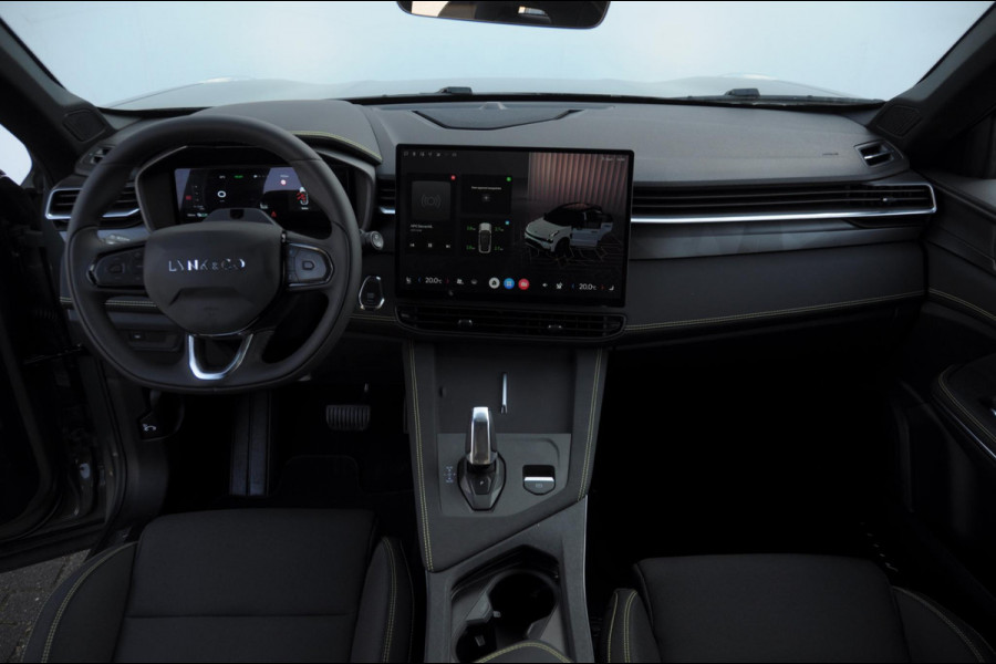 Lynk & Co 01 276PK Automaat Core / Adaptieve cruise control / Stoel - en stuurwielverarming / Parkeersensoren met camera / Apple carplay / Trekhaak / Metallic lak / 19" lichtmetalen velgen